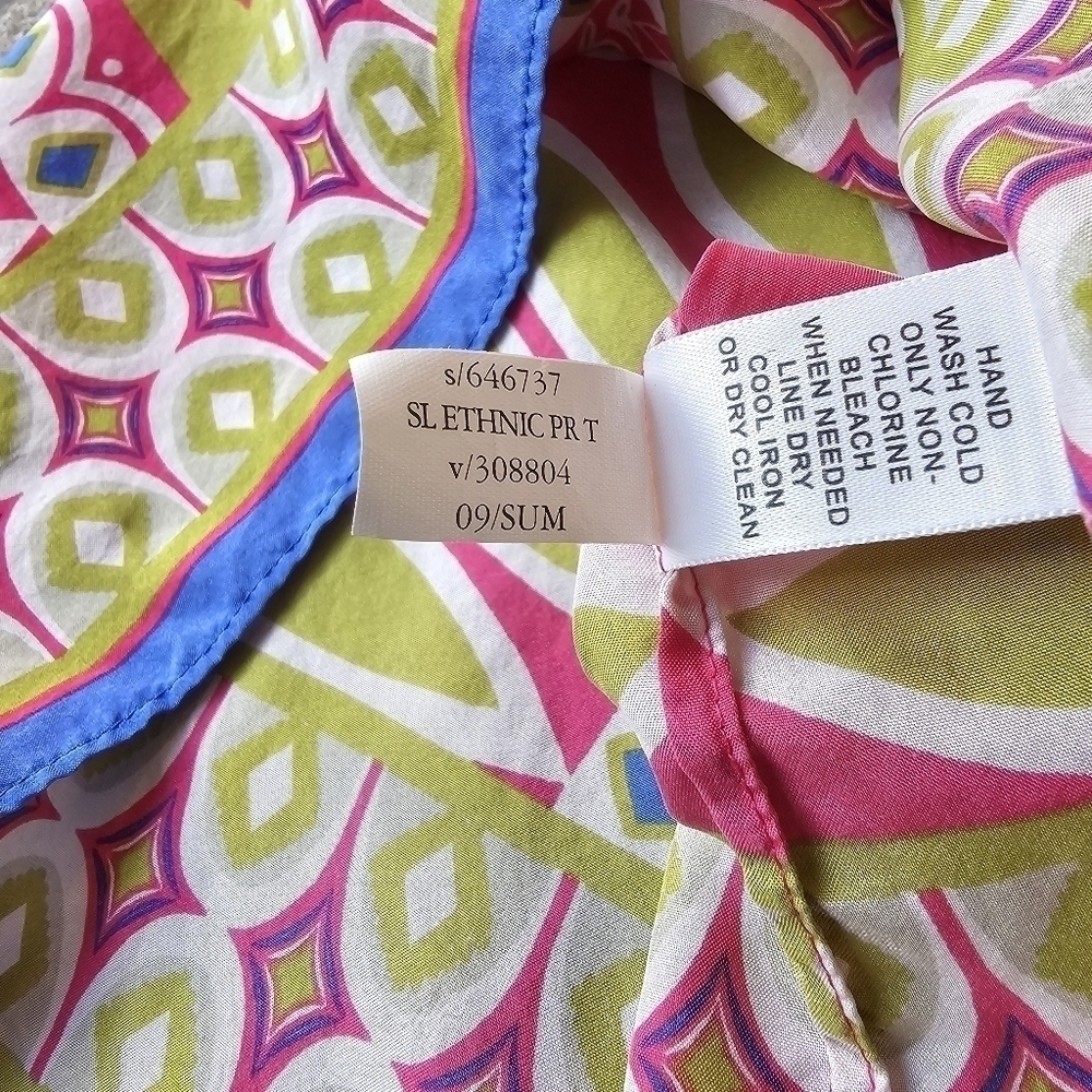 100% Silk Geometric Print Pink And Green Bib Front Banana Republic Top, Size XS - Picture 7 of 9